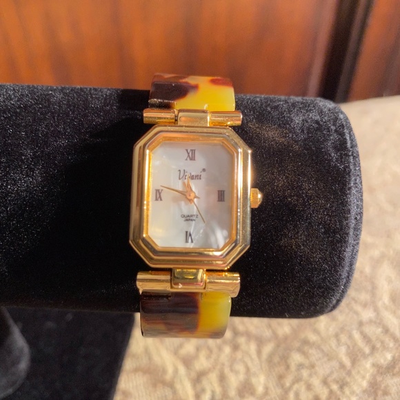 Women Tortoise & Gold Style Dressy Wrist Watch
